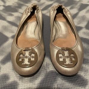 ✨CLASSIC Metallic Silver Tory Burch Minnie Flats✨